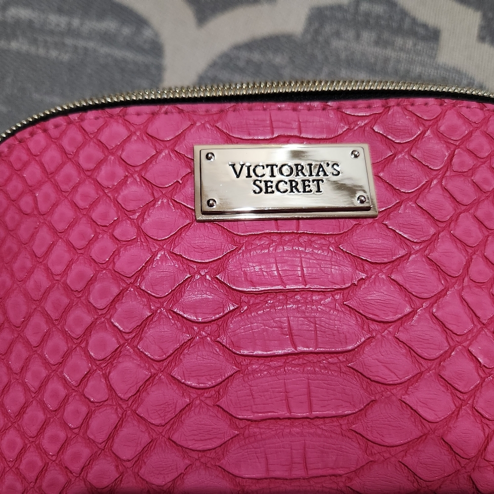 NEW Victoria's Secret cosmetic bag with detachable wristlet strap - Hot Pink - Picture 5 of 10